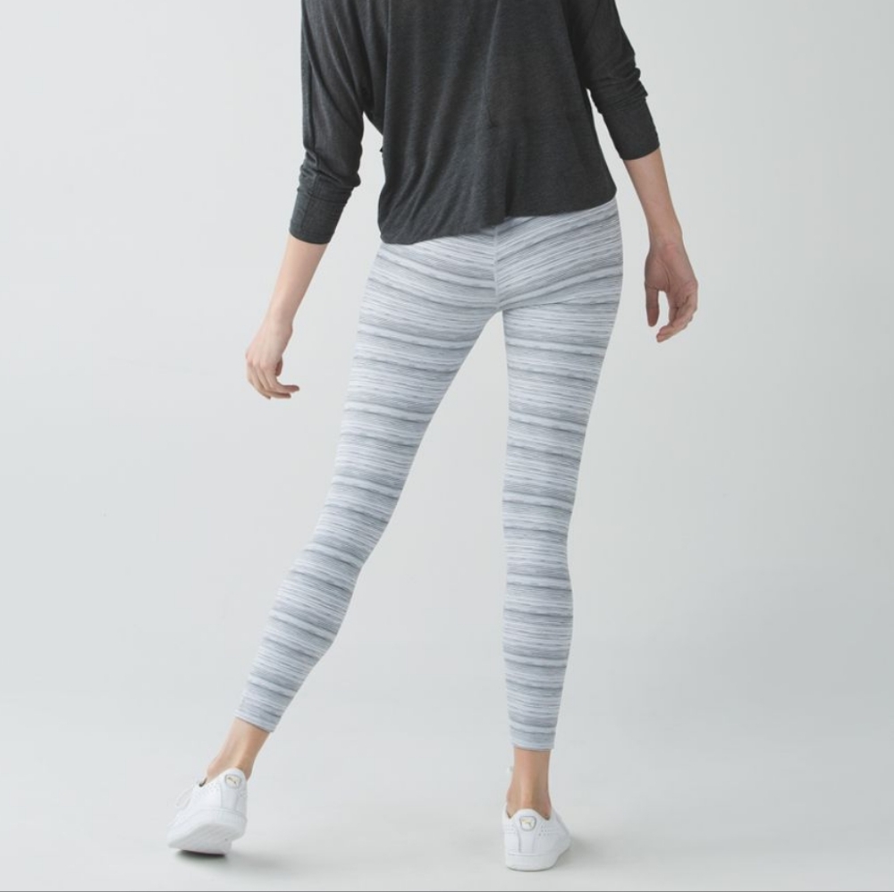 Lululemon High Times Pant *LuxtremeCyber Stripe White Silver Fox Size 4 28"